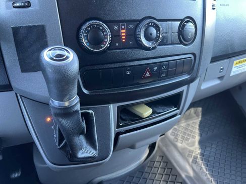 Used 2015 Mercedes-Benz Sprinter 2500 image 22