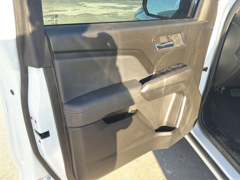 Used 2024 Chevrolet Colorado LT w/ LT Convenience Package image 17