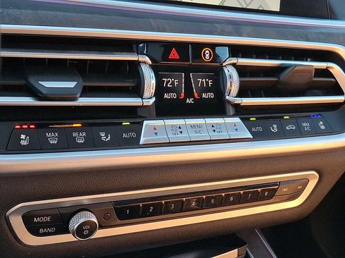 Used 2021 BMW X7 xDrive40i w/ M Sport Package AWD/4WD image 15