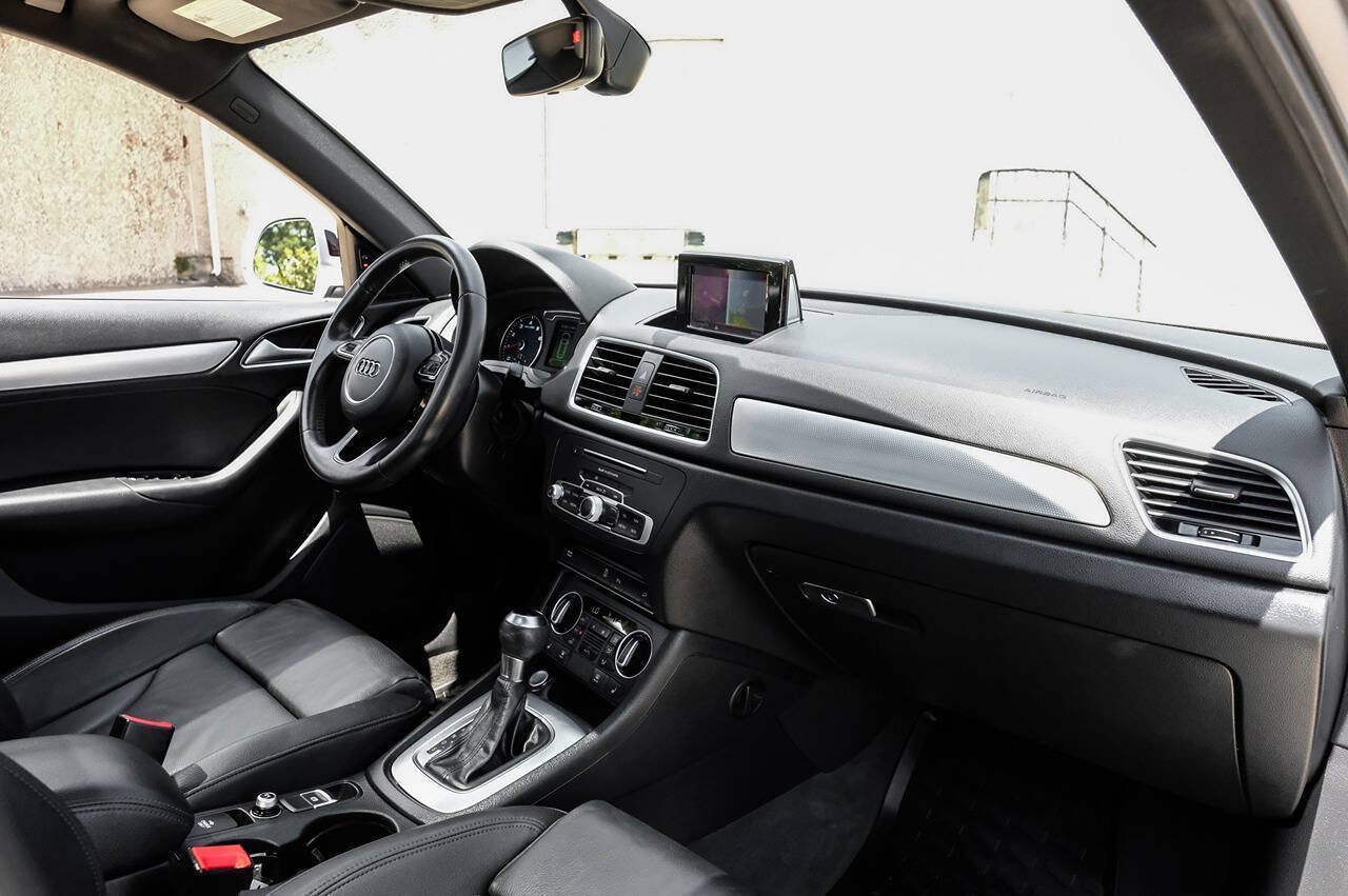 Used 2018 Audi Q3 2.0T Premium Plus w/ Premium Plus Package FWD image 18