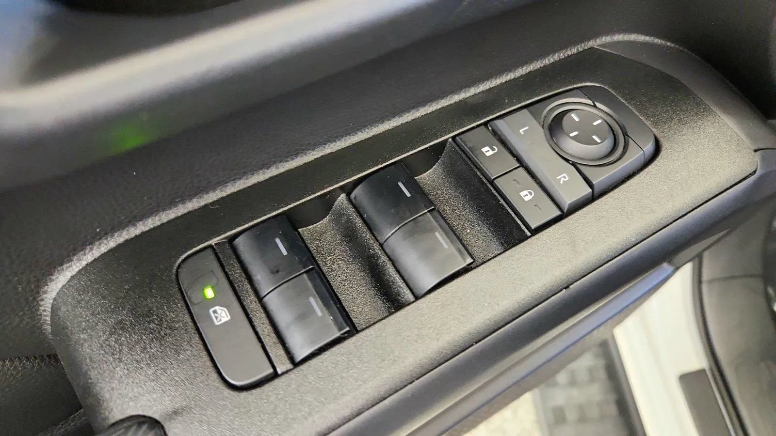 Used 2025 Toyota 4Runner SR5 AWD/4WD image 23