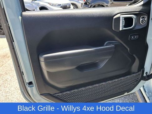 Used 2023 Jeep Wrangler Unlimited w/ Cold Weather Group AWD/4WD image 16