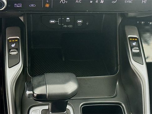 Certified 2024 Kia Sorento S image 21