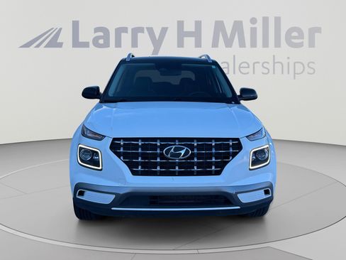 Certified 2024 Hyundai Venue Limited FWD image 9