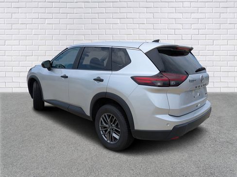 Used 2024 Nissan Rogue S image 3