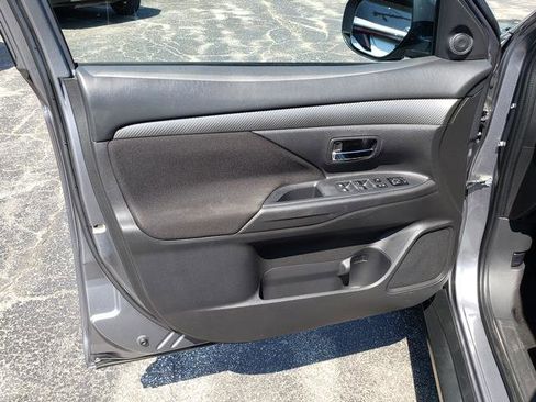 Used 2016 Mitsubishi Outlander SE AWD/4WD image 12
