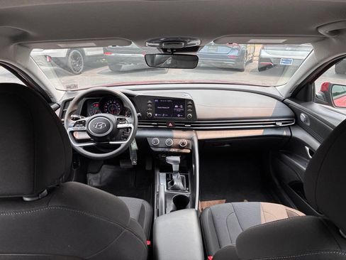 Used 2023 Hyundai Elantra SE FWD image 14