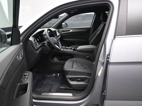 New 2026 Volkswagen Atlas Cross Sport SE image 9