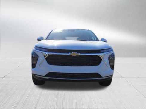 New 2026 Chevrolet Trax LT w/ Sunroof Package image 8