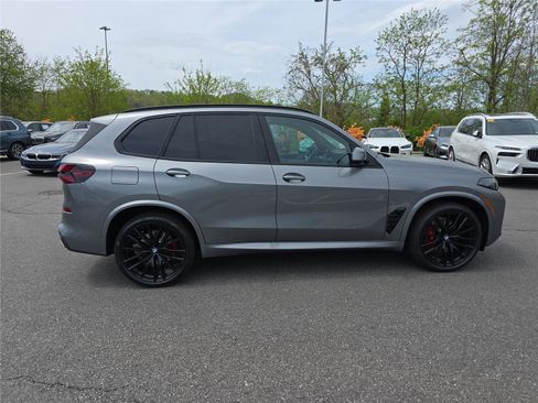 New 2026 BMW X5 xDrive40i w/ M Sport Package AWD/4WD image 2