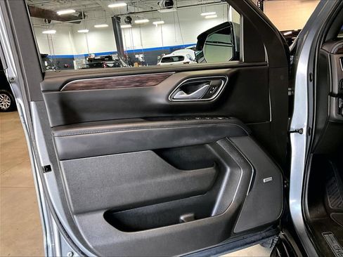 Used 2022 Chevrolet Tahoe LT w/ Luxury Package AWD/4WD image 9
