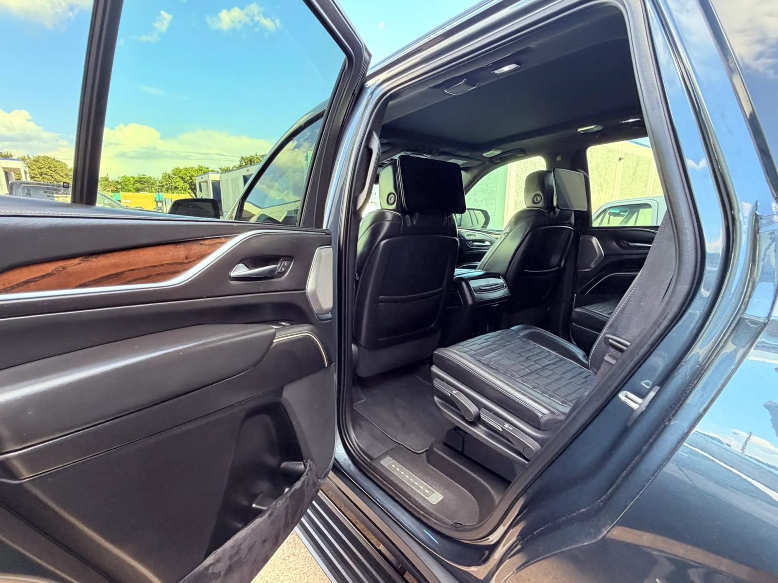 Used 2021 Cadillac Escalade Sport Platinum AWD/4WD image 17