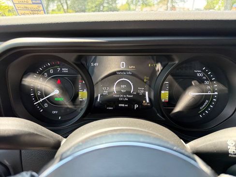 Used 2025 Jeep Wrangler Unlimited Sahara w/ Safety Group AWD/4WD image 17