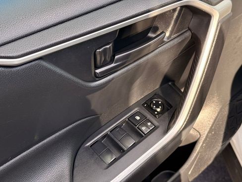 Used 2019 Toyota RAV4 LE image 22