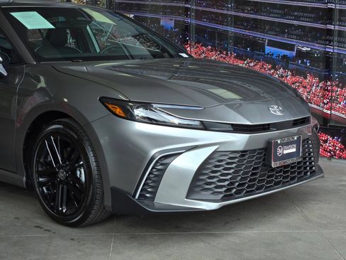 Used 2026 Toyota Camry SE FWD image 2