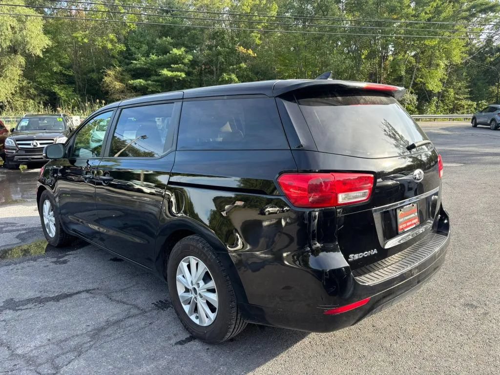 Used 2018 Kia Sedona LX FWD image 6