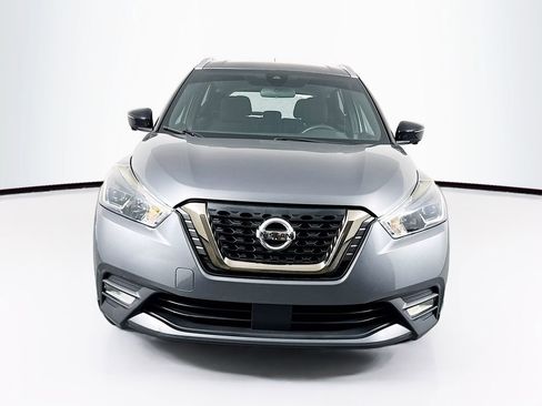 Used 2020 Nissan Kicks SR image 2