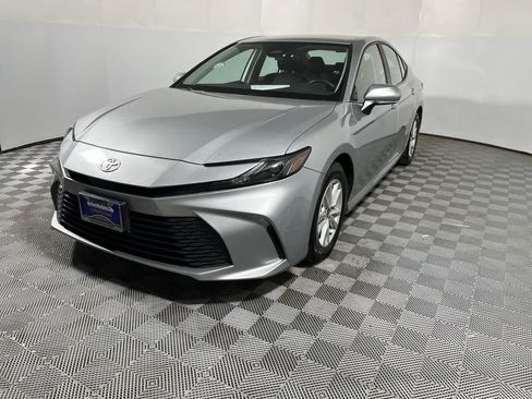 Used 2025 Toyota Camry LE FWD image 4