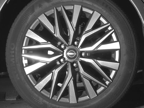 Used 2025 Nissan Altima 2.5 SV FWD image 15