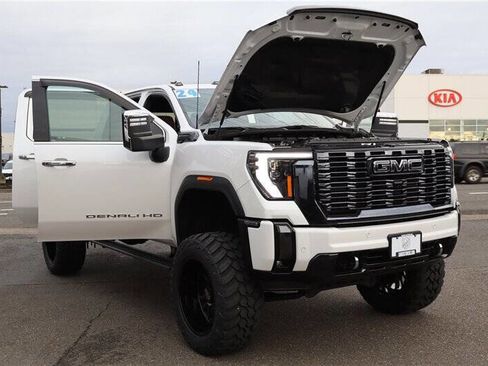 Used 2024 GMC Sierra 3500 Denali Ultimate AWD/4WD image 41
