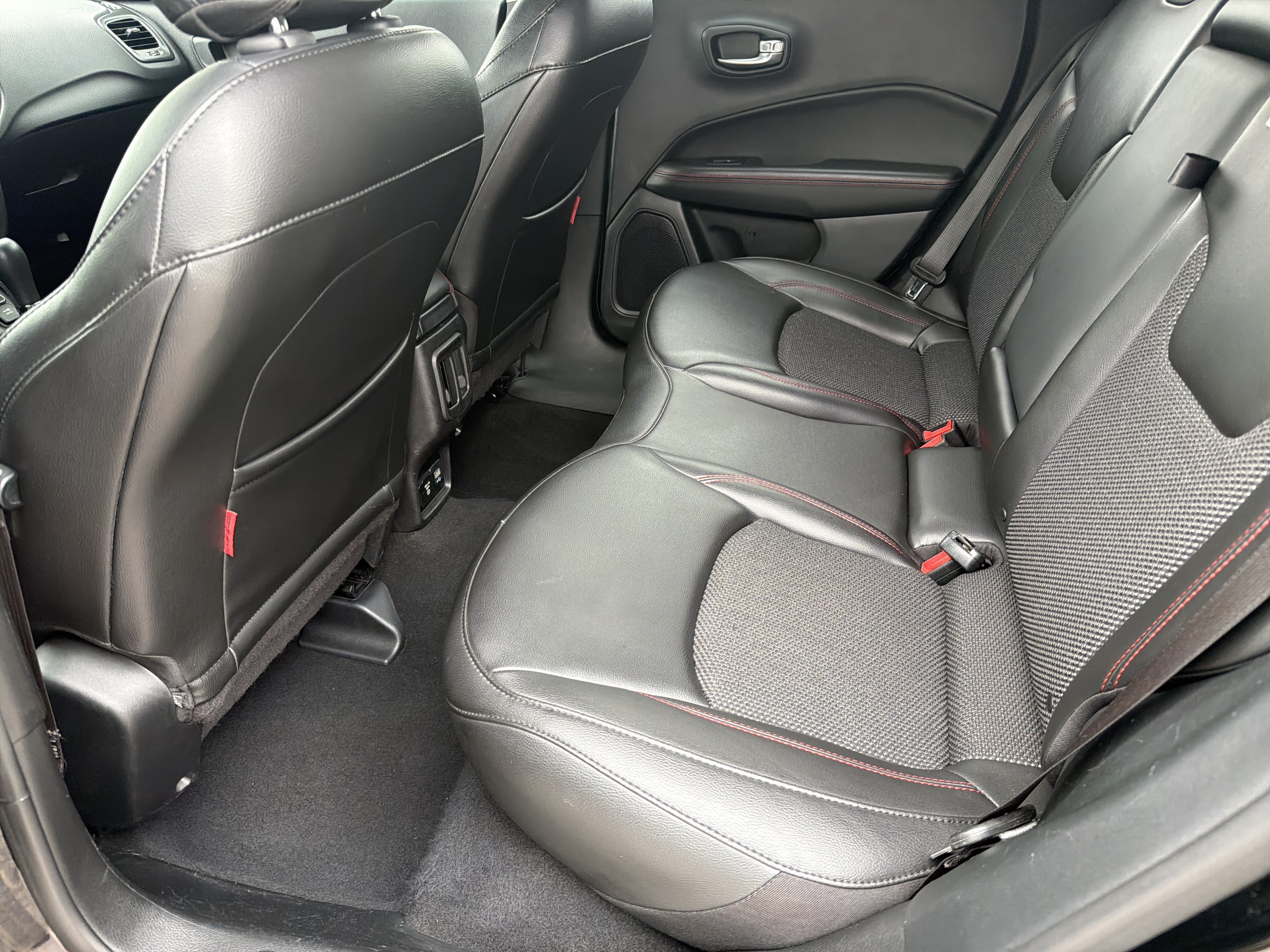 Used 2020 Jeep Compass Trailhawk AWD/4WD image 30
