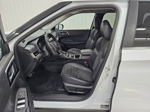 Used 2024 Mitsubishi Outlander SE AWD/4WD image 11
