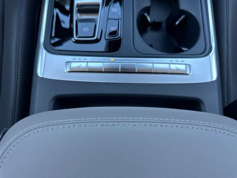 New 2026 Kia Carnival EX FWD image 29