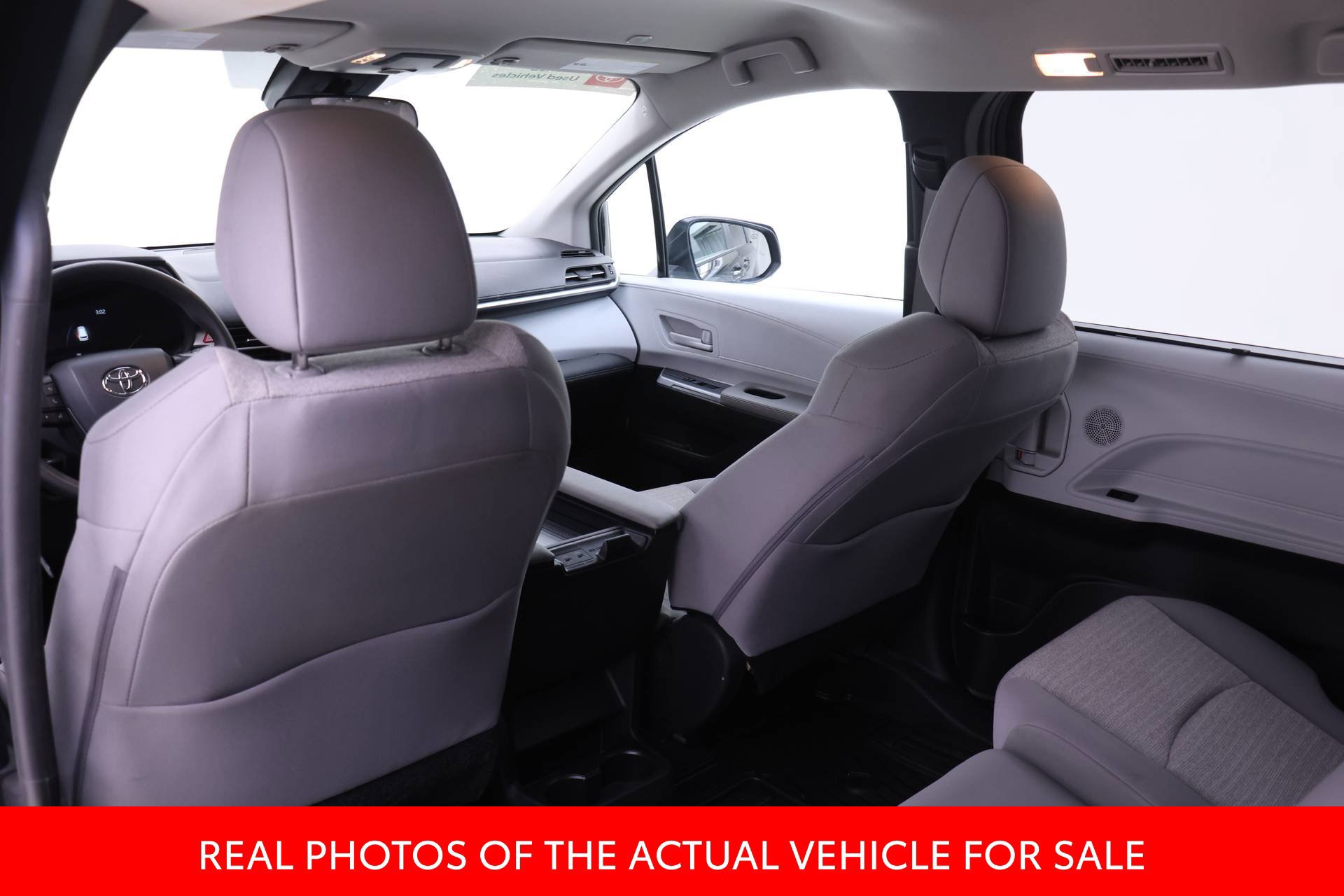 Certified 2025 Toyota Sienna LE AWD/4WD image 11