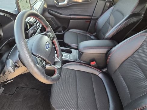 Used 2025 Ford Escape ST-Line image 9