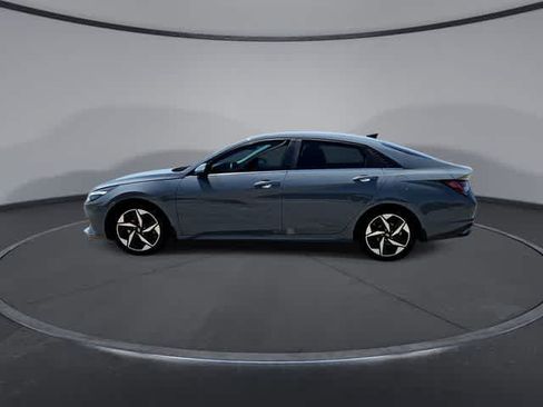 Used 2022 Hyundai Elantra Limited FWD image 5