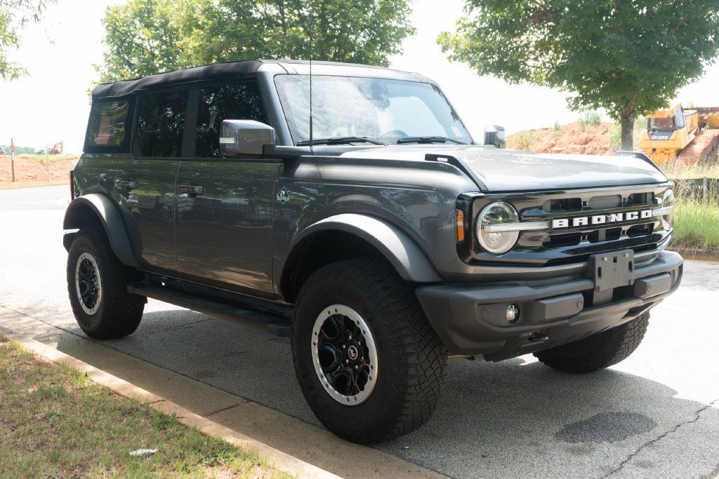 Used 2023 Ford Bronco Outer Banks w/ Sasquatch Package AWD/4WD image 3