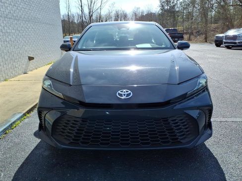 Used 2025 Toyota Camry SE image 2
