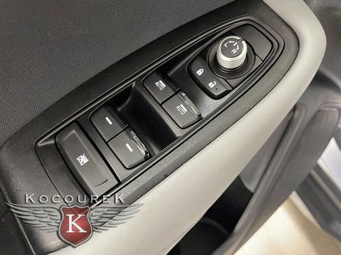 Used 2025 Subaru Outback Premium image 19