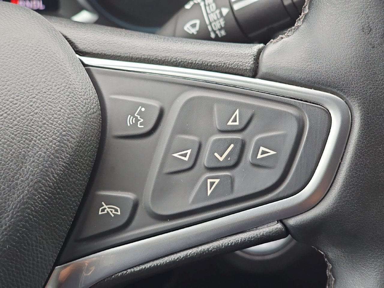 Used 2023 Chevrolet Equinox LT FWD image 23