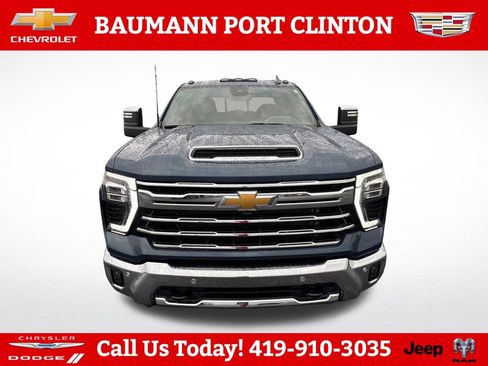 Used 2025 Chevrolet Silverado 2500 LTZ w/ LTZ Convenience Package AWD/4WD image 9