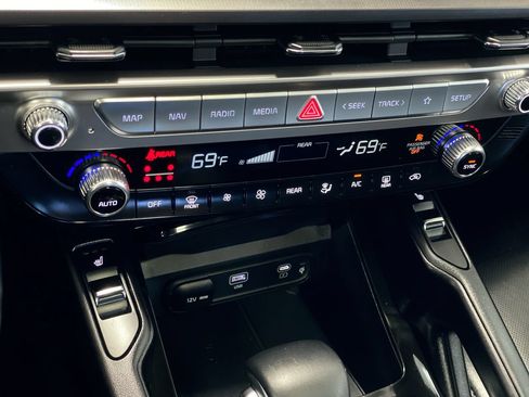 Certified 2024 Kia Telluride S w/ S Sunroof Package FWD image 24