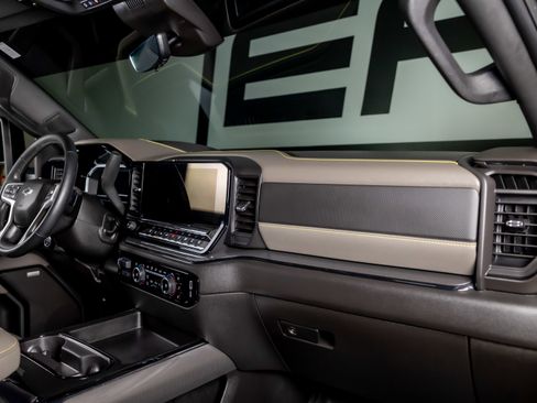 Used 2024 Chevrolet Silverado 2500 ZR2 w/ Technology Package image 29