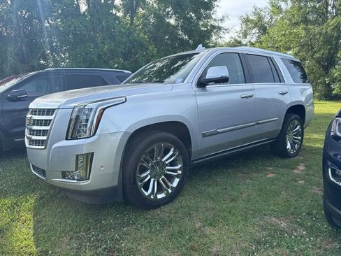Used 2019 Cadillac Escalade Premium Luxury w/ LPO, Radiant Package RWD image 17