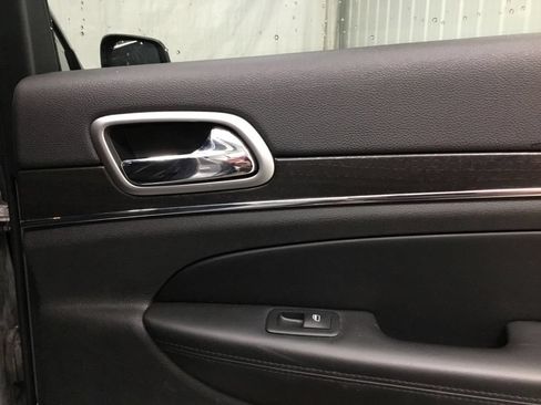 Used 2018 Jeep Grand Cherokee Limited AWD/4WD image 21