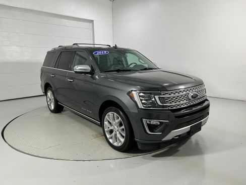 Used 2019 Ford Expedition Platinum AWD/4WD image 2