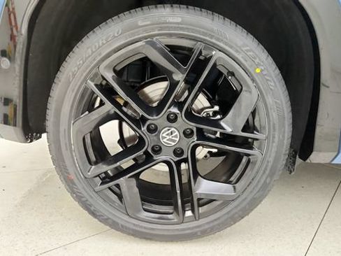 Used 2025 Volkswagen Tiguan SE R-Line FWD image 80