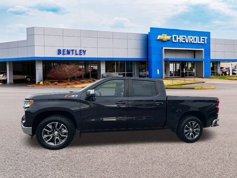 Used 2023 Chevrolet Silverado 1500 LT image 2