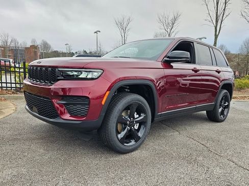 New 2025 Jeep Grand Cherokee Altitude image 3