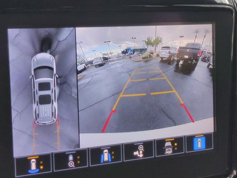 Used 2023 Chevrolet Traverse RS image 29