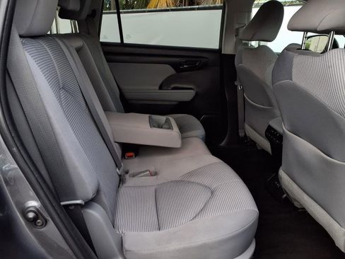 Used 2023 Toyota Highlander L AWD/4WD image 22