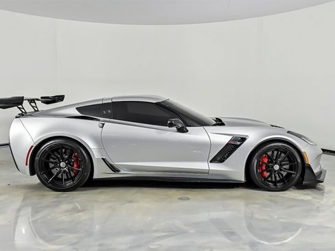 Used 2016 Chevrolet Corvette Z06 w/ 3LZ Preferred Equipment Group RWD image 11