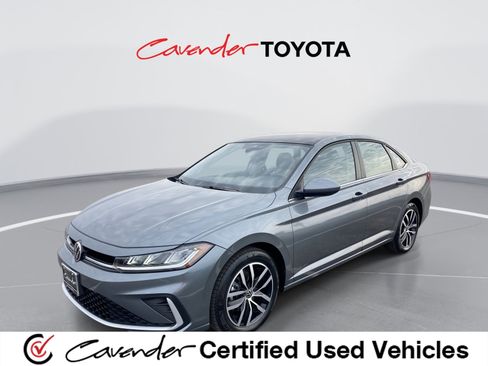 Used 2025 Volkswagen Jetta SE image 1