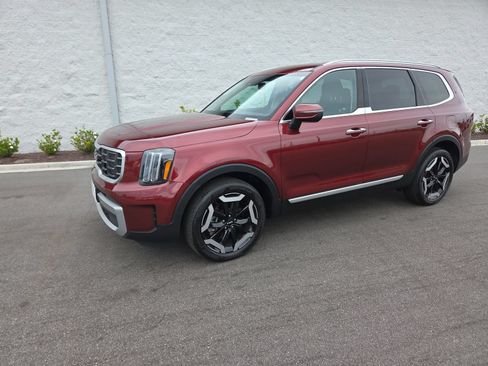Certified 2023 Kia Telluride S FWD image 1