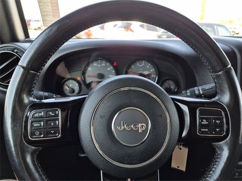 Used 2016 Jeep Wrangler Unlimited Sahara image 26