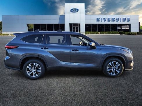 Used 2022 Toyota Highlander XLE image 8